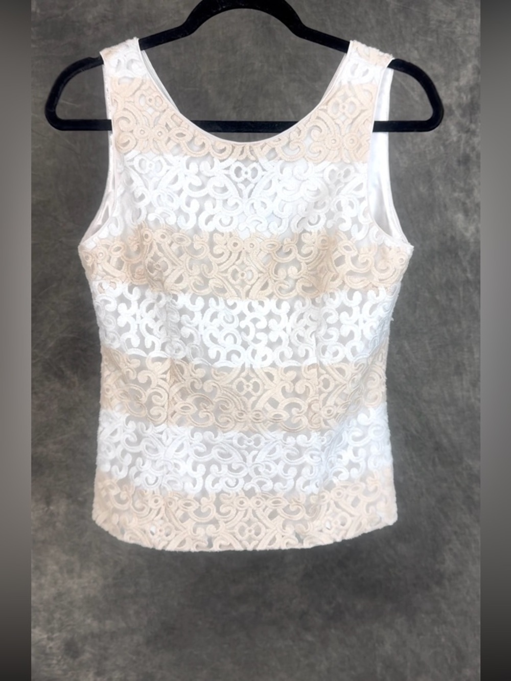 White House Black Market Lace Top & Skirt Set Cream Tan Size 4/6 - Picture 3 of 10